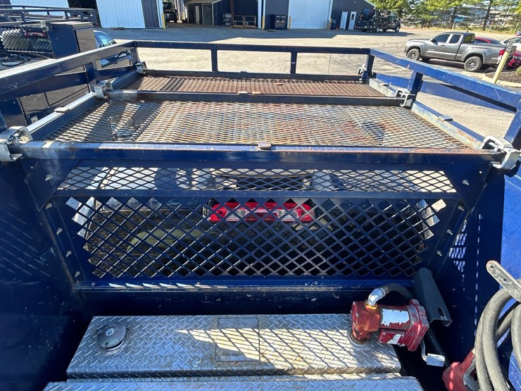 2017-gmc-3500-image-31