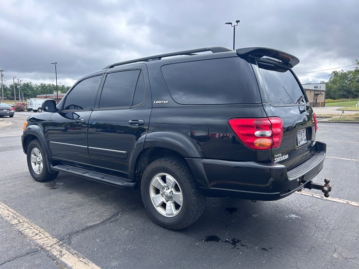 2004-toyota-sequoia-limited-image-5