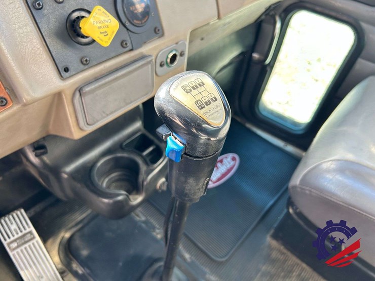 2007-peterbilt-335-image-84