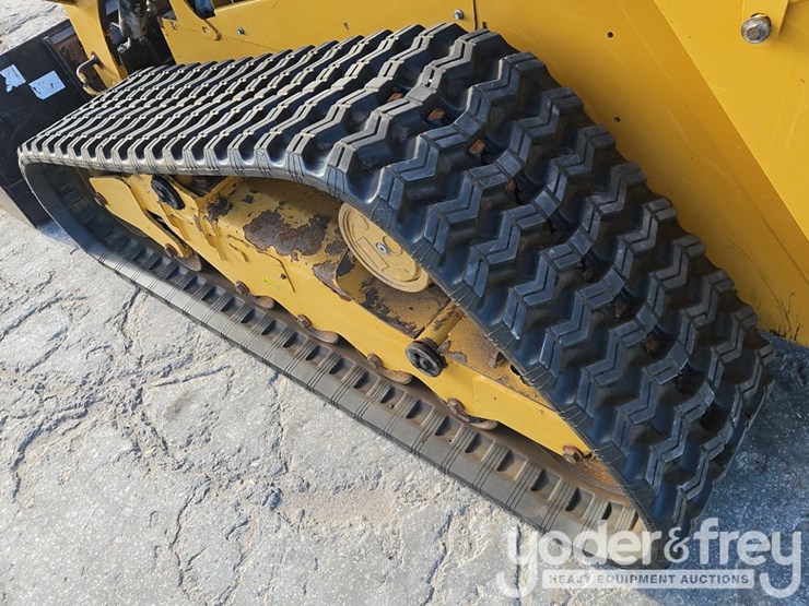2021-caterpillar-279d3-image-21