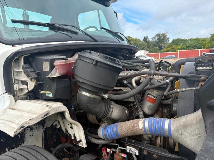 2005-freightliner-m2-112-medium-duty-day-cab-truck-image-8