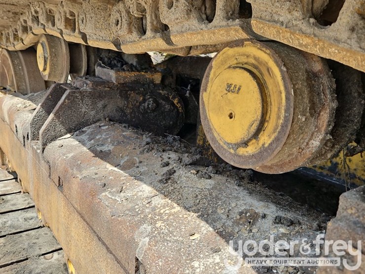 2016-deere-700k-lgp-image-19