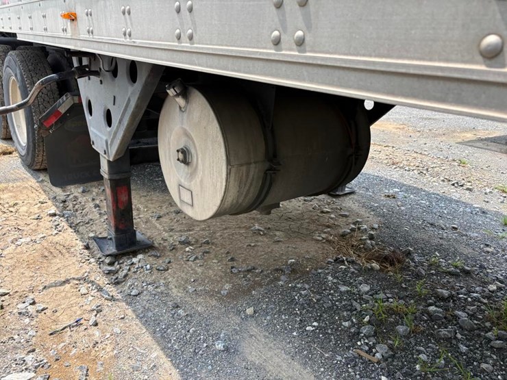 2016-volvo-d13-semi-truck-w/-enclosed-reefer-3000r-image-18