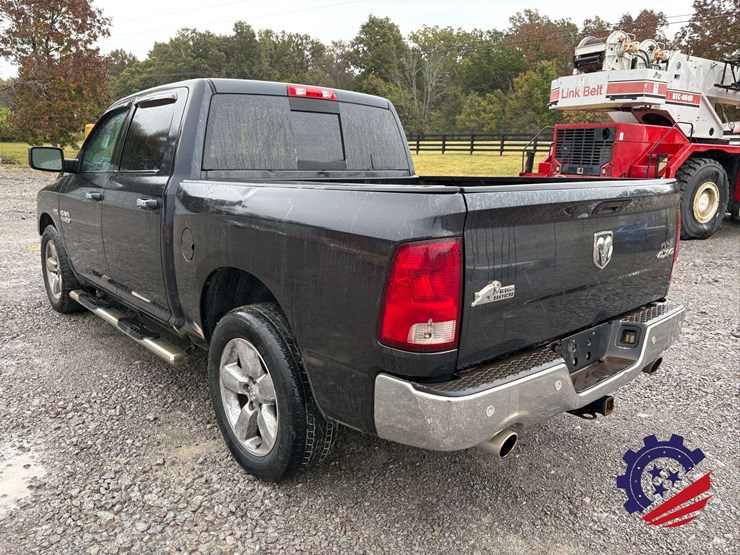 2016-dodge-1500-image-18