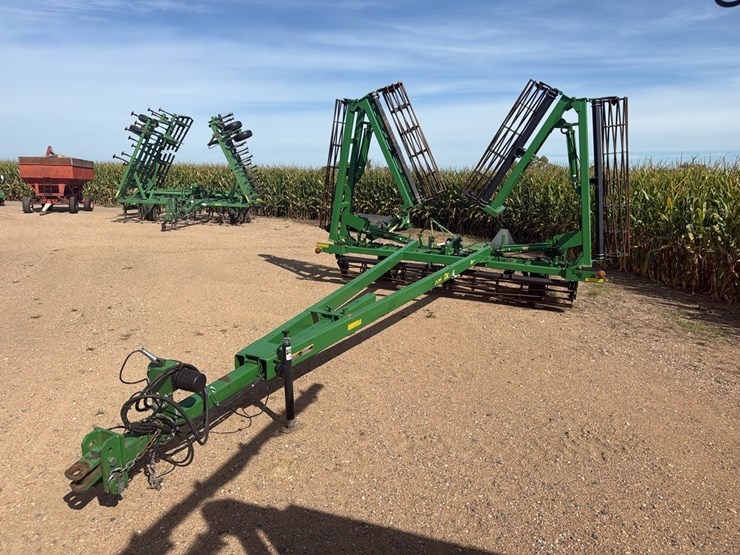 john-deere-200-image-1