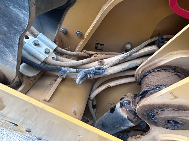 2025-caterpillar-255-image-31