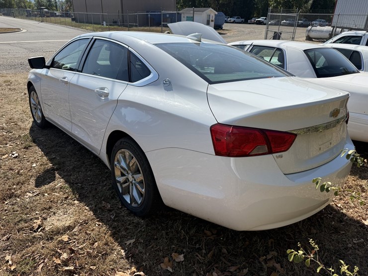 #46833-•-2018-chevrolet-impala-lt-sedan-2g1105s38j9109671-inv#46833-image-4