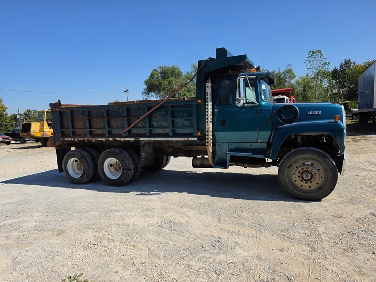 1996-ford-lt8000-image-17