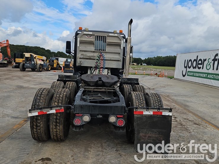 2019-peterbilt-579-image-15