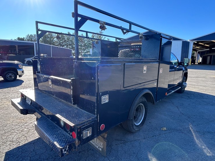 2017-gmc-3500-image-7