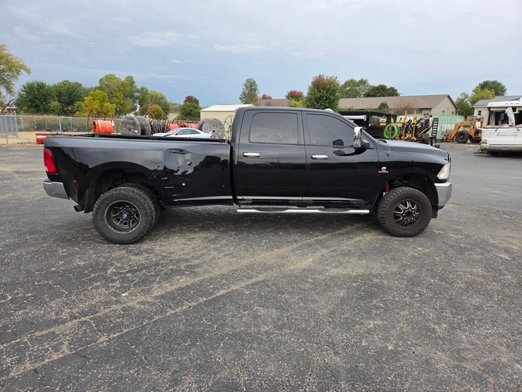 2015-dodge-3500-image-6