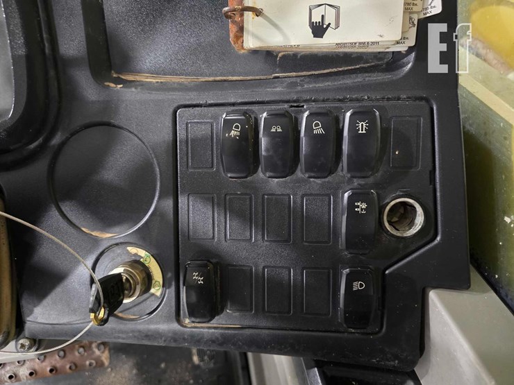 2019-caterpillar-tl1255d-image-18