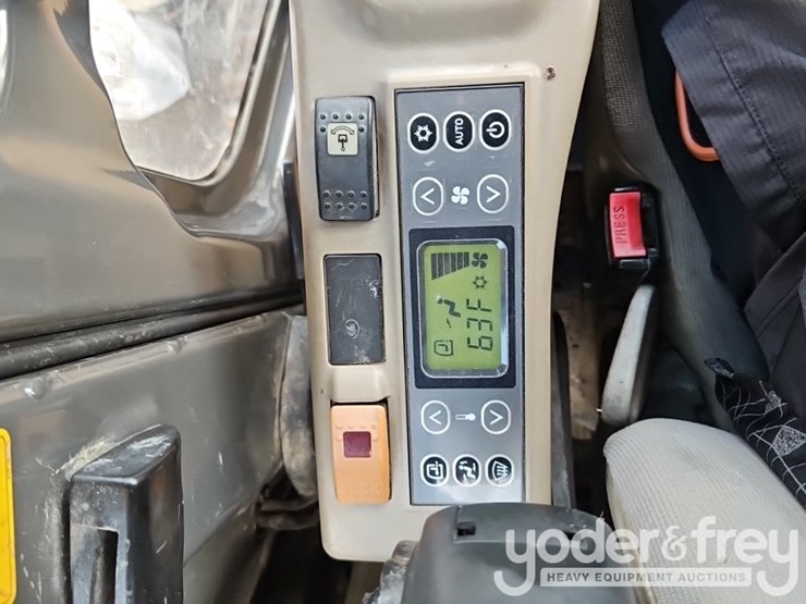 2015-case-cx350d-image-28