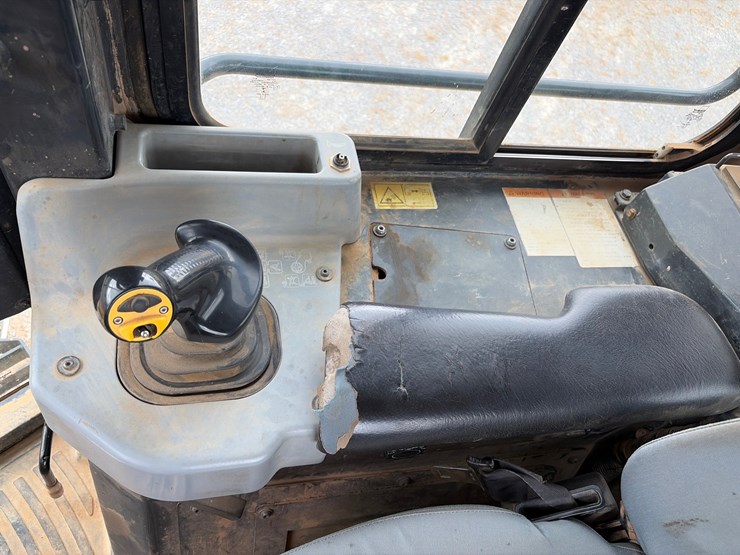 2014-komatsu-d51pxi-22-image-20