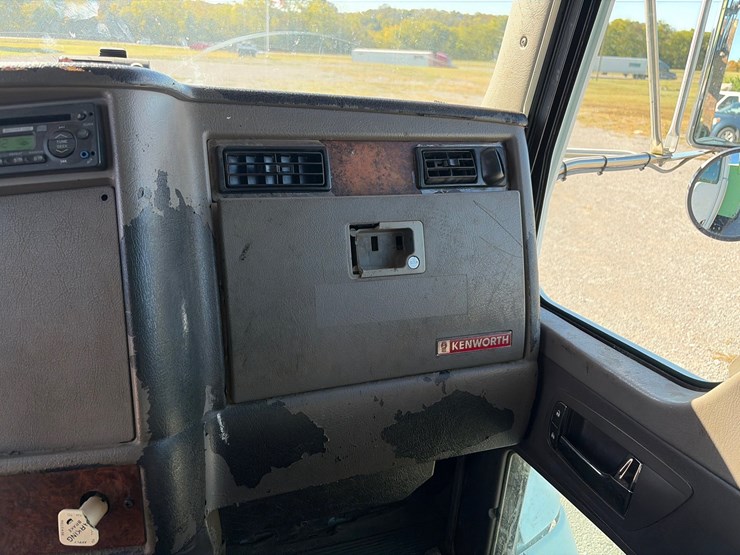 2008-kenworth-t300-image-29