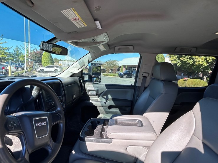 2017-gmc-3500-image-37