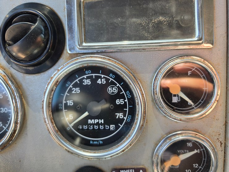 1996-ford-lt8000-image-91