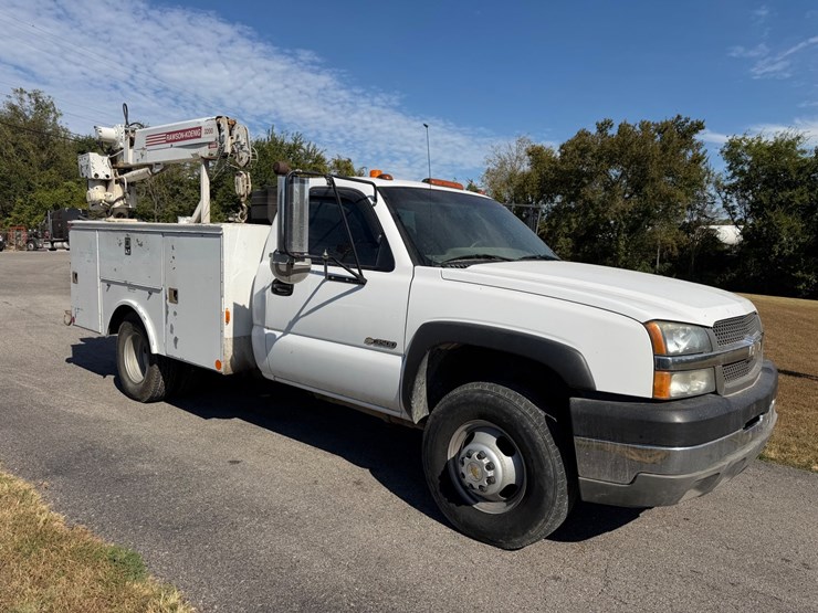 #52-•-2003-chevrolet-crane-truck-image-3