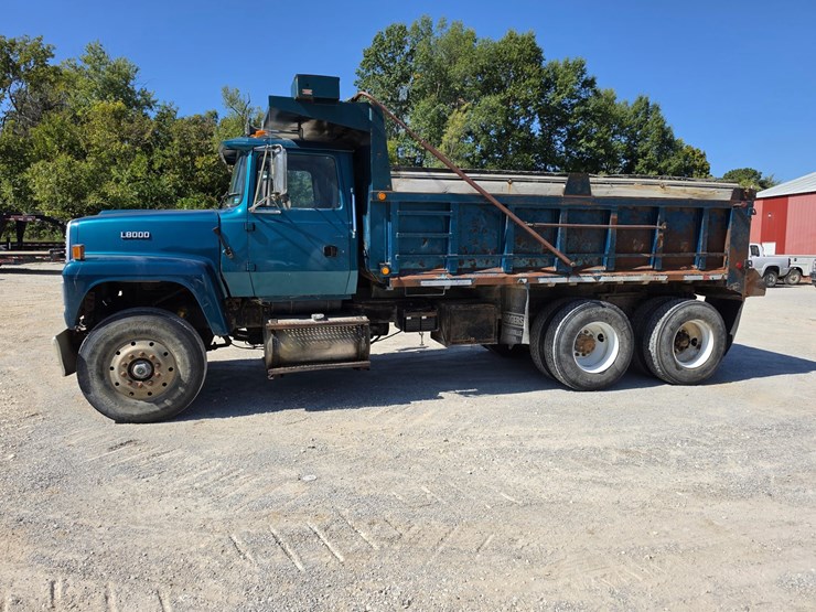 1996-ford-lt8000-image-3