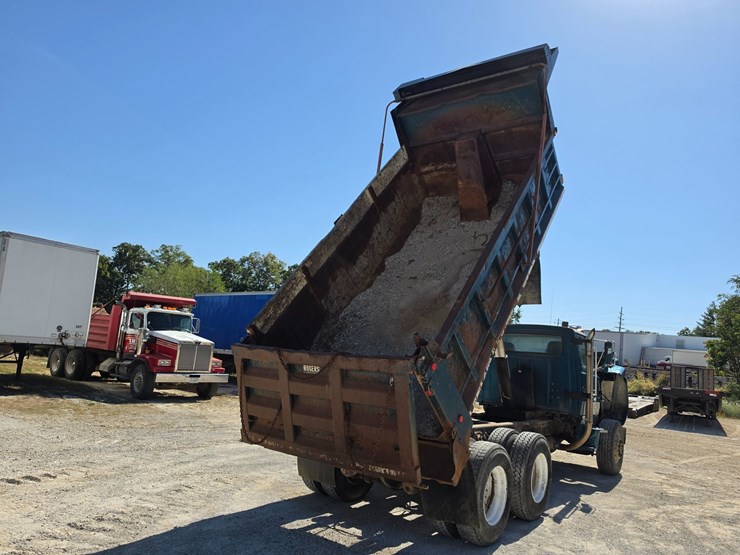 1996-ford-lt8000-image-25