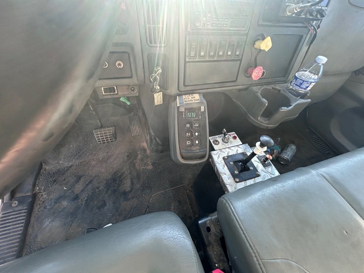 2007-international-durastar-4400-image-26