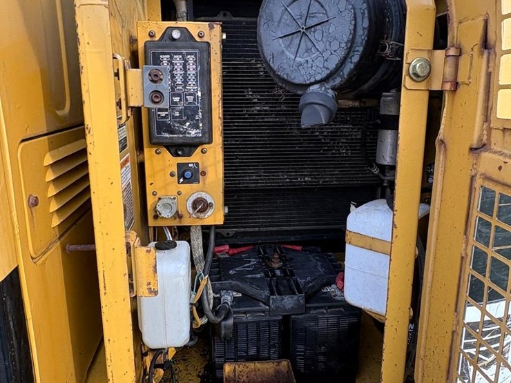 2004-caterpillar-311c-image-17