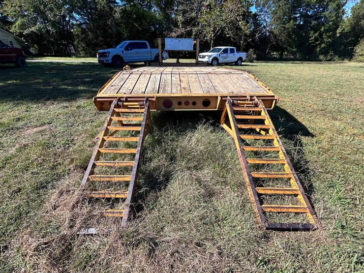 #93-•-20’-matthews-tandem-axle-gooseneck-trailer-image-7