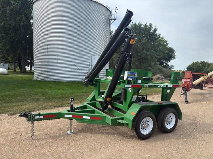 hitchdoc-model-hsc2200-double-seed-tote-tender-trailer-w/-hyd-power-station,-digistar-scale,-tandem-axle-image-1