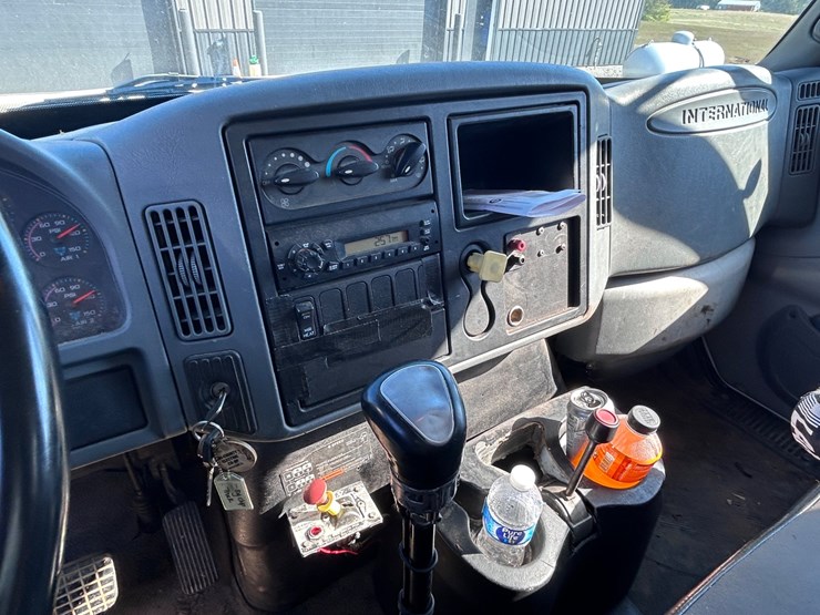 2002-international-durastar-4400-image-30