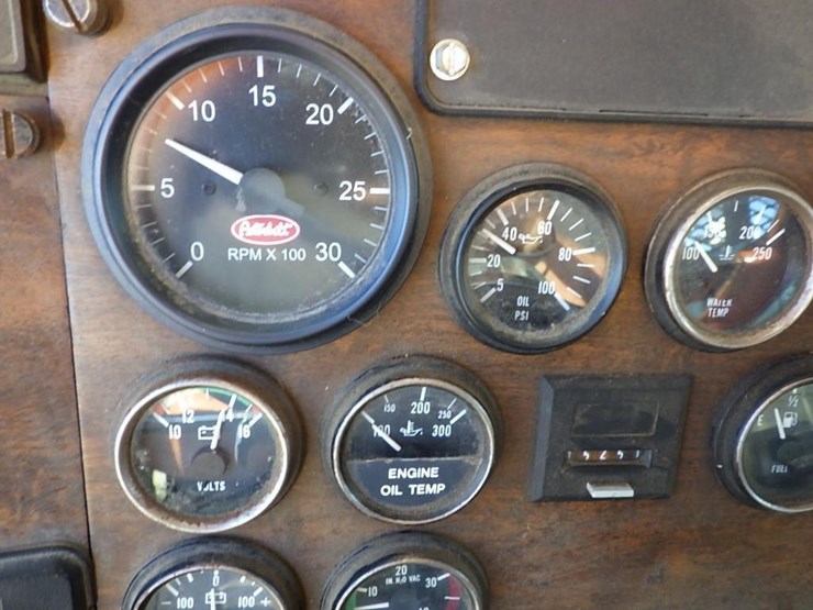 1995-peterbilt-357-image-55