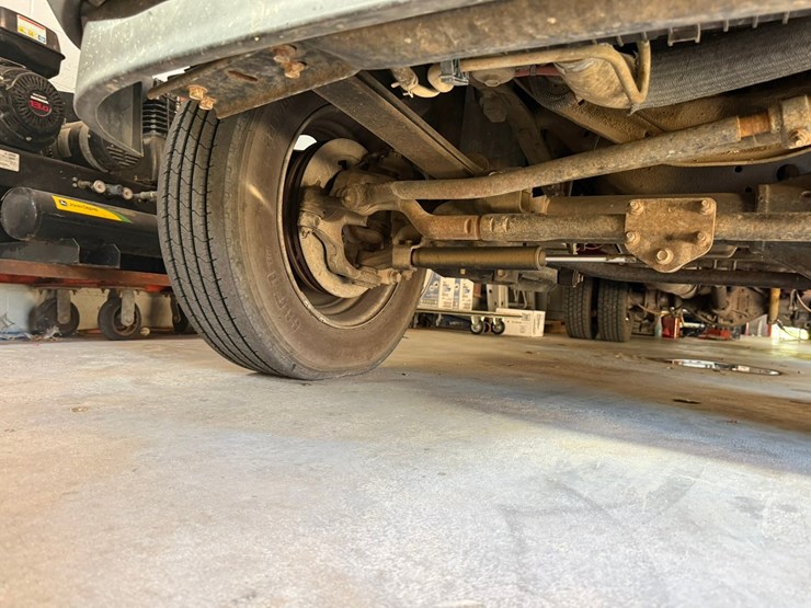 2004-ford-f550-image-13
