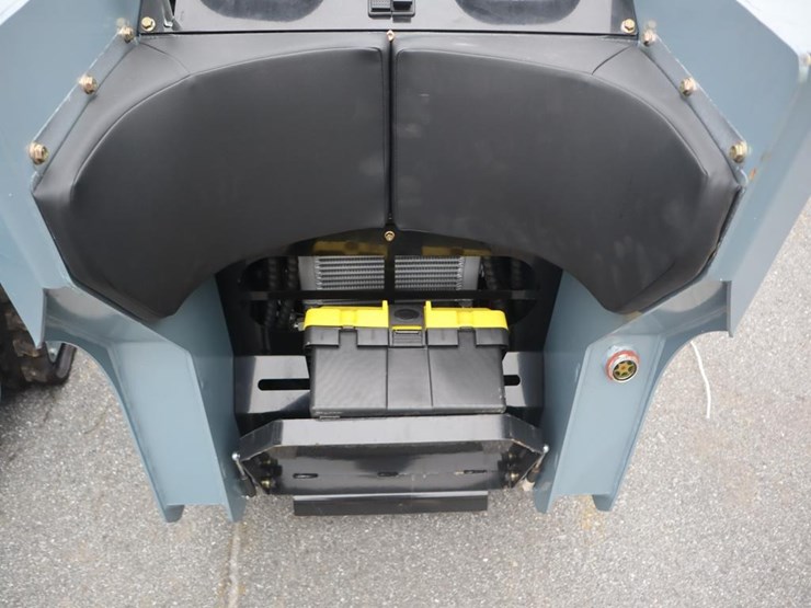 ssl-1200-mini-skidsteer-image-10