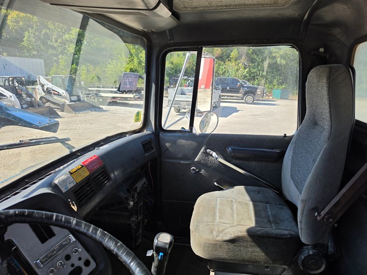 1996-ford-lt8000-image-86