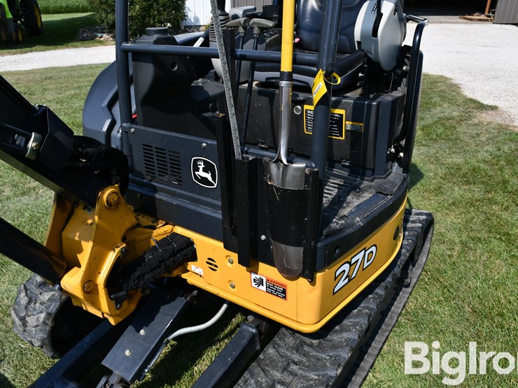 2020-deere-27d-image-16