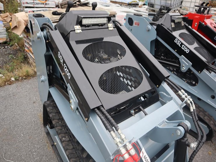 ssl-1200-mini-skidsteer-image-9