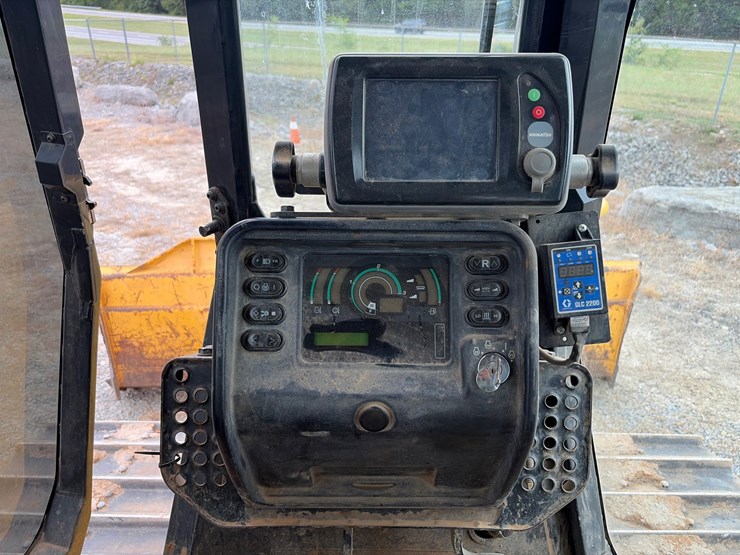 2014-komatsu-d51pxi-22-image-23