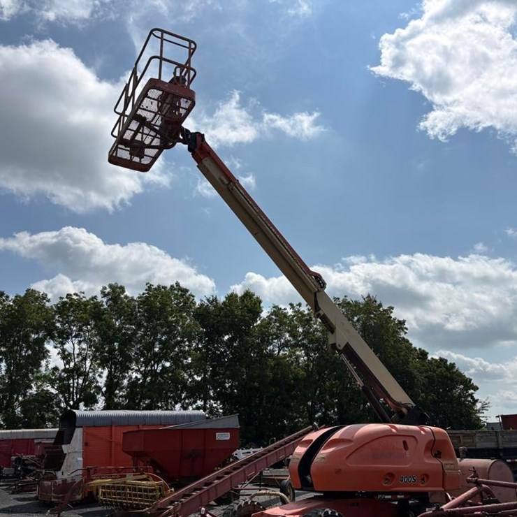 2002 JLG 400S