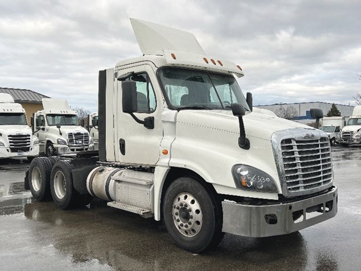 2019-freightliner-cascadia-125-image-1