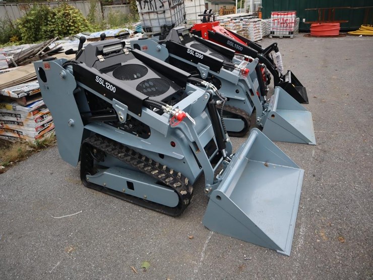 ssl-1200-mini-skidsteer-image-2