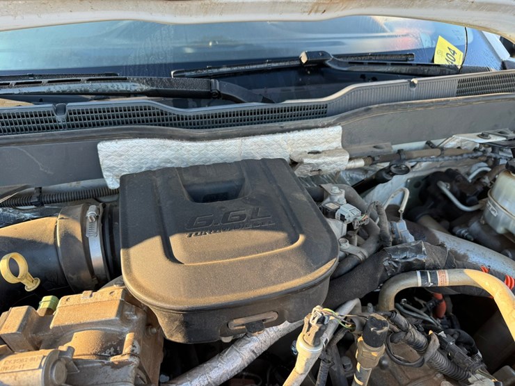 2015-chevrolet-3500hd-image-47