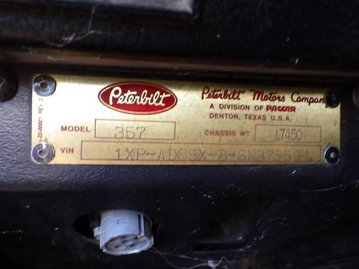 1995-peterbilt-357-image-63