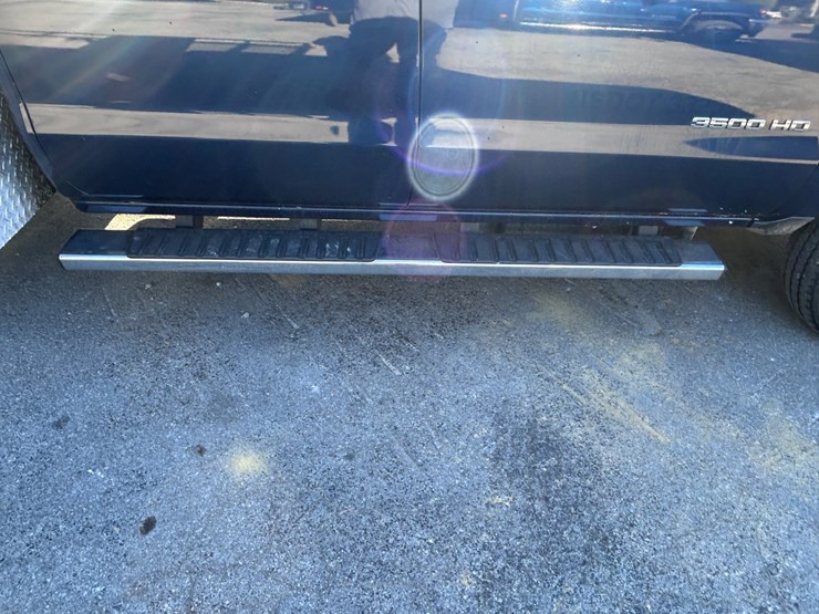 2016-chevrolet-3500-image-23