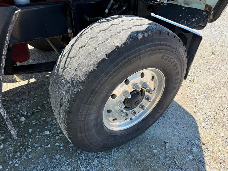 2018-freightliner-122sd-image-27