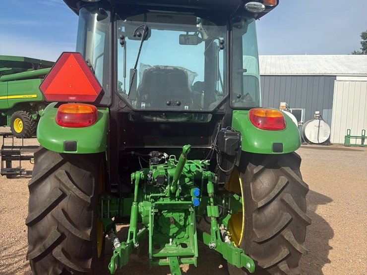 2023-john-deere-5075e-image-6