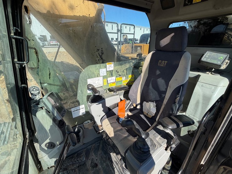 2017-caterpillar-336-image-52