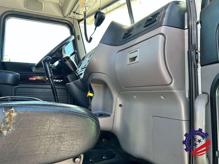 2018-peterbilt-389-image-99