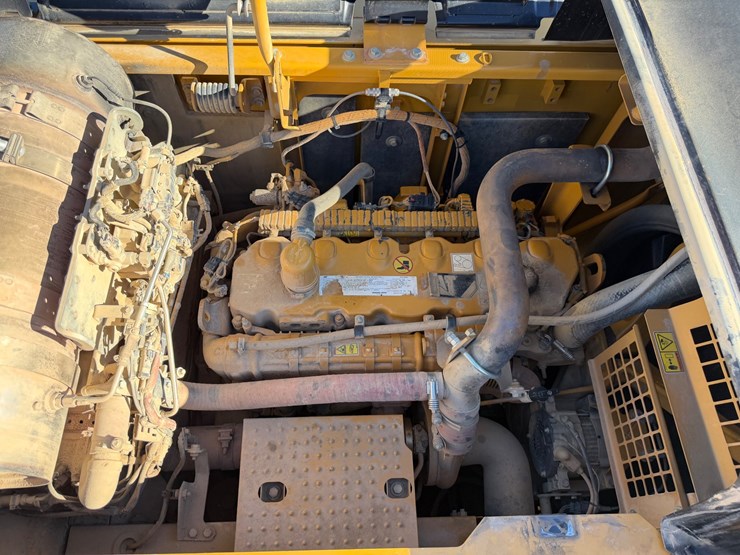 2017-caterpillar-336-image-35