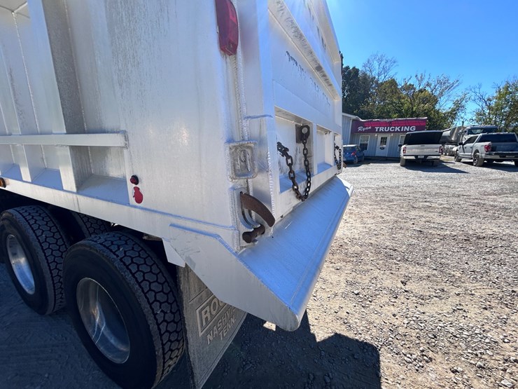 #48-•-2016-volvo-vhd-tri-axle-dump-truck-image-21