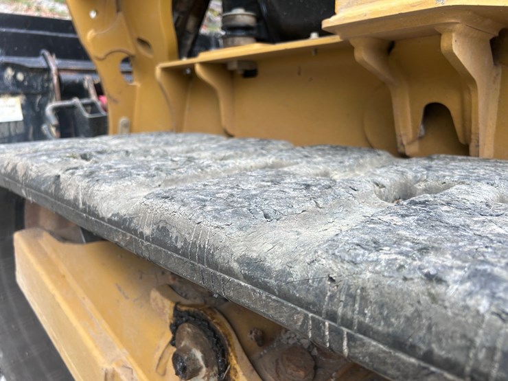 2025-caterpillar-255-image-5