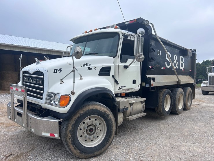 #34-•-2007-mack-granite-tri-axle-dump-truck-image-1